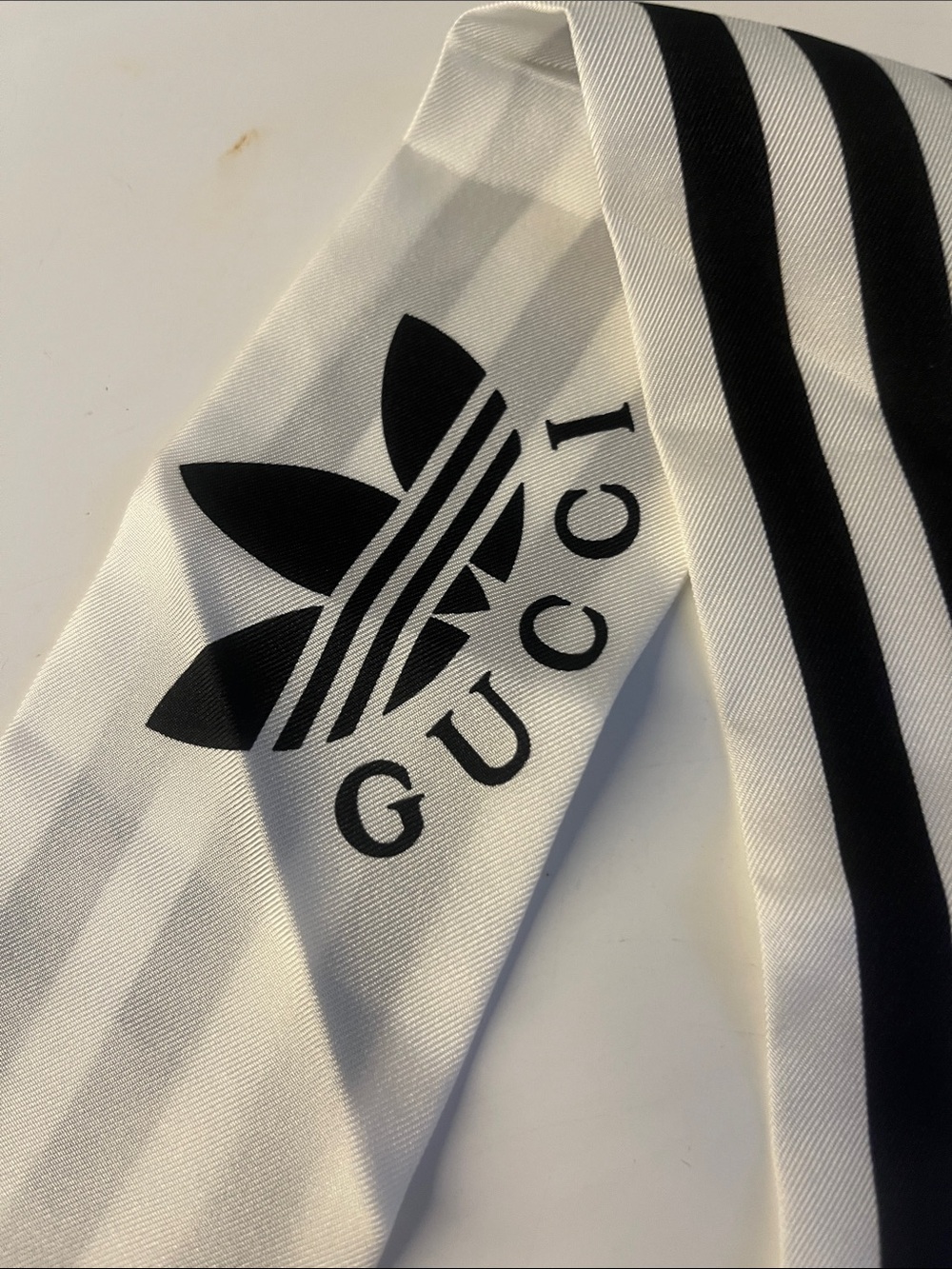 Gucci x ADIDAS Twilly - Picture 3 of 9